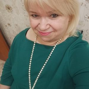 Девушки в Петрозаводске: Анна, 67 - ищет парня из Петрозаводска