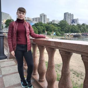 Девушки в Владивостоке: Яна, 25 - ищет парня из Владивостока