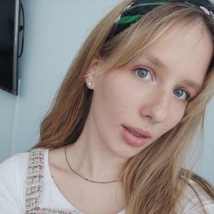 Девушки в Санкт-Петербурге: Карина, 24 - ищет парня из Санкт-Петербурга