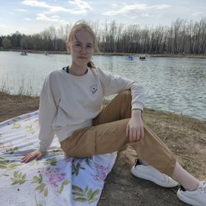 Девушки в Омске: Варя, 18 - ищет парня из Омска