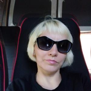 Девушки в Новокузнецке: Мила, 44 - ищет парня из Новокузнецка