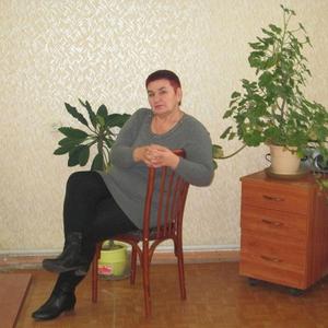 Девушки в Нижнекамске: Ирина, 62 - ищет парня из Нижнекамска