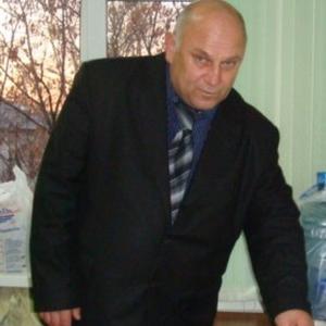 Михаил, 65 лет, Казань