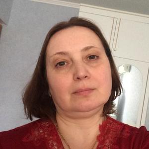 Девушки в Волгодонске: Елена, 49 - ищет парня из Волгодонска