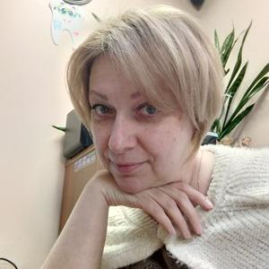 Девушки в Владивостоке: Александра, 49 - ищет парня из Владивостока