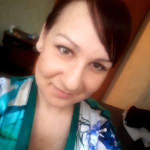Девушки в Саратове: Наташа, 35 - ищет парня из Саратова