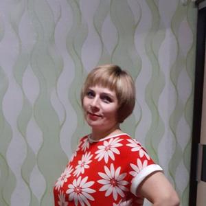 Девушки в Бердске: Елена, 52 - ищет парня из Бердска