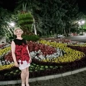 Девушки в Новосибирске: Алена, 50 - ищет парня из Новосибирска