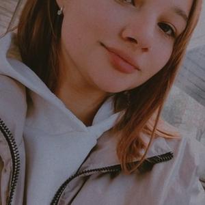 Девушки в Челябинске: Янина, 21 - ищет парня из Челябинска
