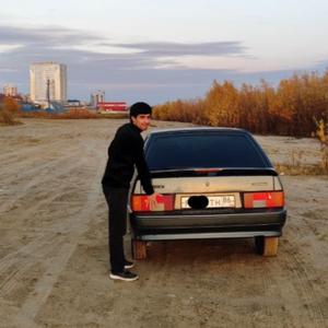 Парни в Сургуте (Ханты-Мансийский АО): Murodov, 22 - ищет девушку из Сургута (Ханты-Мансийский АО)