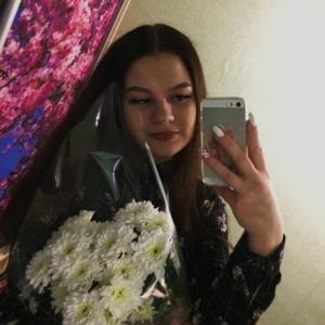 Девушки в Краснотурьинске: Надя, 19 - ищет парня из Краснотурьинска