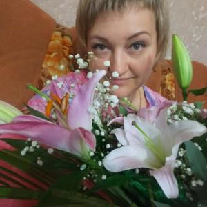 Девушки в Новосибирске: Оксана, 22 - ищет парня из Новосибирска