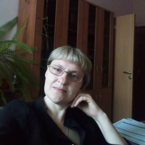 Девушки в Сыктывкаре: Елена, 48 - ищет парня из Сыктывкара
