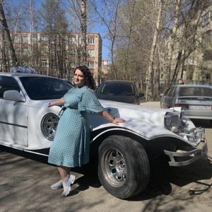 Девушки в Челябинске: Елена, 26 - ищет парня из Челябинска