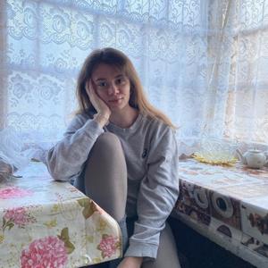 Девушки в Новосибирске: Виктория, 24 - ищет парня из Новосибирска