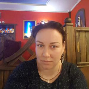 Девушки в Перми: Lara, 41 - ищет парня из Перми