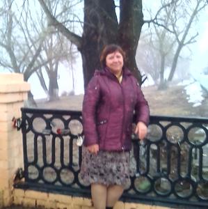 Девушки в Вольске: Елена, 61 - ищет парня из Вольска