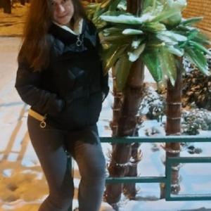 Девушки в Новомосковске: Лена, 36 - ищет парня из Новомосковска