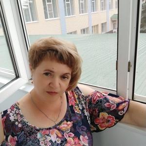 Девушки в Каменск-Уральский: Марина, 59 - ищет парня из Каменск-Уральский