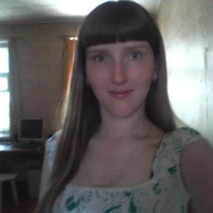 Девушки в Омске: Елена, 33 - ищет парня из Омска