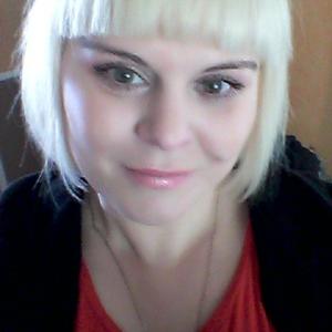 Девушки в Омске: Ольга, 45 - ищет парня из Омска