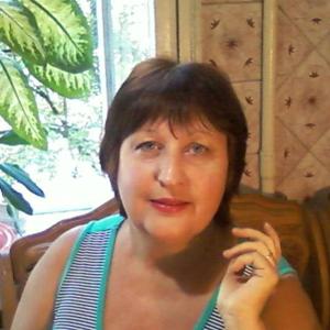 Девушки в Азове: Вера Плетменцова, 68 - ищет парня из Азова