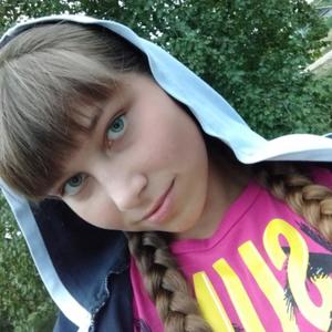Девушки в Саратове: Анна, 22 - ищет парня из Саратова