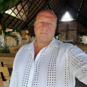 Парни в Санкт-Петербурге: Sergey, 44 - ищет девушку из Санкт-Петербурга