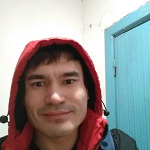 Парни в Томске: Эдуард, 37 - ищет девушку из Томска