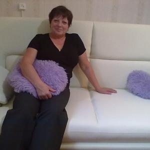 Девушки в Устюжне: Надежда Казиханова, 66 - ищет парня из Устюжны