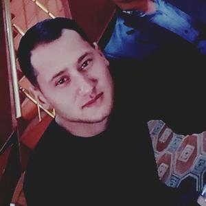 Девушки в Якутске: Zohid, 30 - ищет парня из Якутска