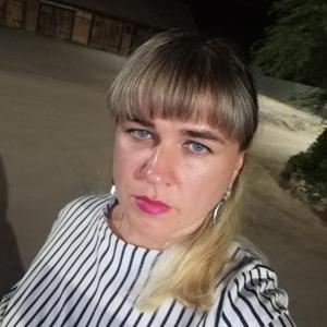 Девушки в Перми: Елена, 39 - ищет парня из Перми