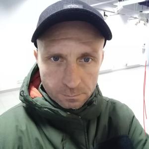 Илья, 45 лет, Саратов