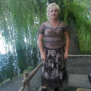 Девушки в Саратове: Нина, 72 - ищет парня из Саратова