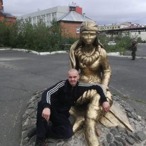 Yurii, 46 лет, Мурманск
