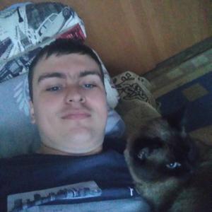 Парни в Новокузнецке: Сергей, 23 - ищет девушку из Новокузнецка