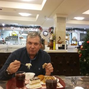 Максим, 63 года, Белогорск