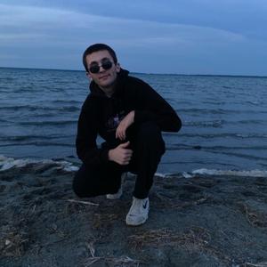 Парни в Среднеуральске: Артур, 24 - ищет девушку из Среднеуральска