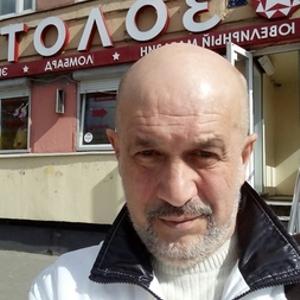 Геннадий, 71 год, Санкт-Петербург