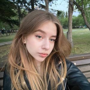 Девушки в Новосибирске: Лизавета, 19 - ищет парня из Новосибирска