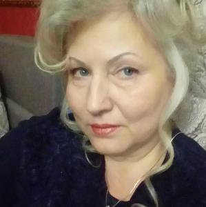 Девушки в Томске: Елена, 62 - ищет парня из Томска