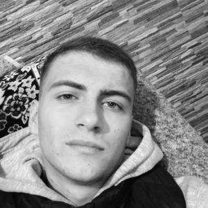 Парни в Кишиневе: Артем, 28 - ищет девушку из Кишинева