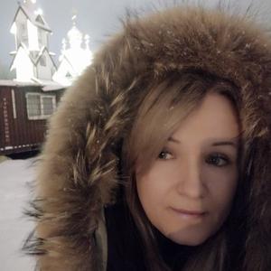 Девушки в Череповце: Юлия Жумаева, 47 - ищет парня из Череповца