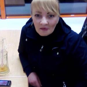 Девушки в Ижевске: Лена, 45 - ищет парня из Ижевска