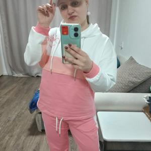 Девушки в Томске: Kat, 34 - ищет парня из Томска