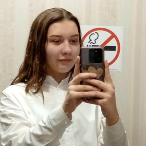 Девушки в Вологде: Оля, 19 - ищет парня из Вологды