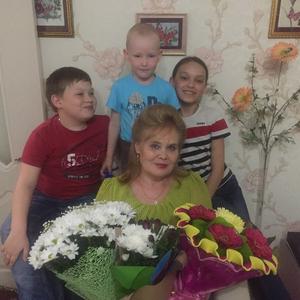 Девушки в Ижевске: Galina, 68 - ищет парня из Ижевска