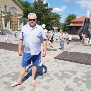 Валентин, 58 лет, Новороссийск
