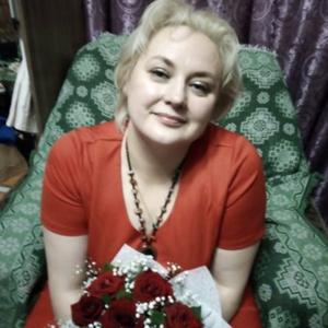 Девушки в Петрозаводске: Ирина, 47 - ищет парня из Петрозаводска