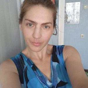 Девушки в Саратове: Инна, 41 - ищет парня из Саратова